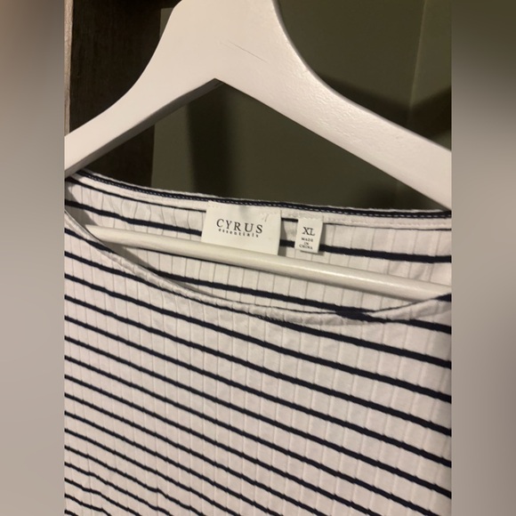 Cyrus Essentials Ribbed Tee - Picture 2 of 4